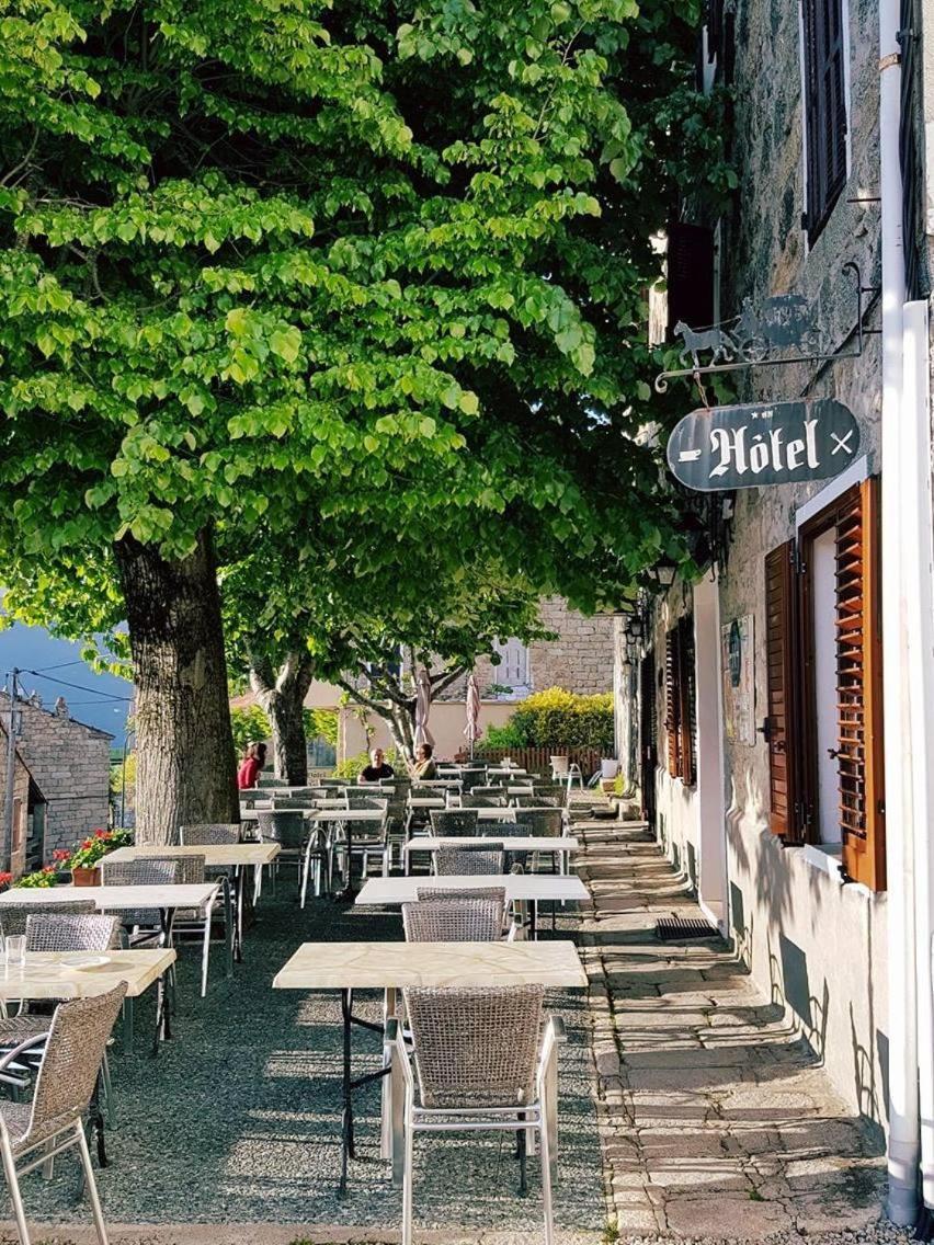 Hotel Restaurant De La Poste Aullene Exterior photo