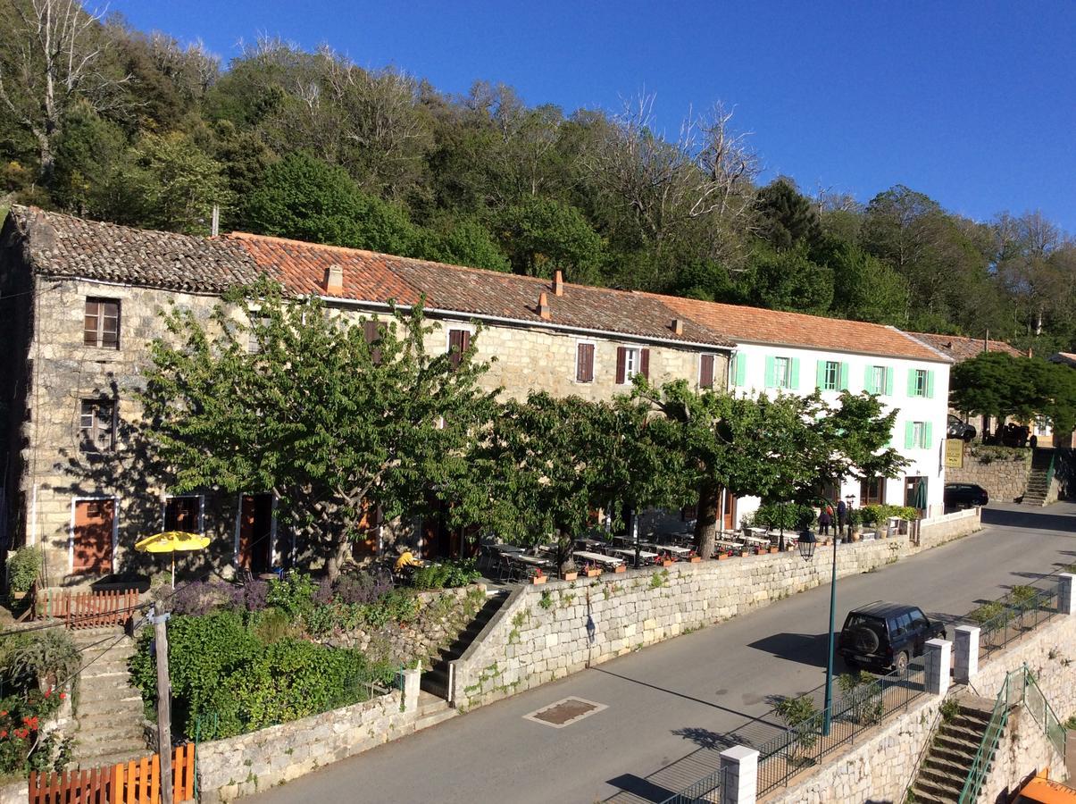 Hotel Restaurant De La Poste Aullene Exterior photo